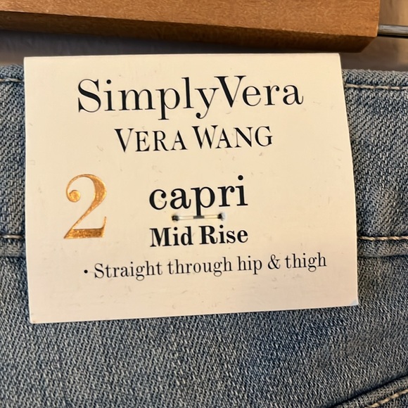 NWT Simply Vera Wang Capri Mid Rise Clear Sky Blue Roll Cuff Distressed Jeans 2 - Picture 11 of 15